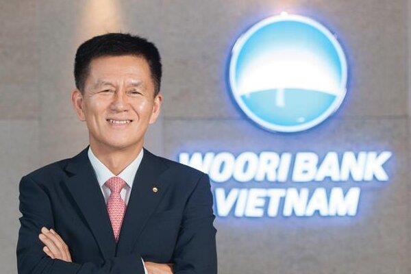 CEO của WOORI BANK là ông Koo Yun-cheol